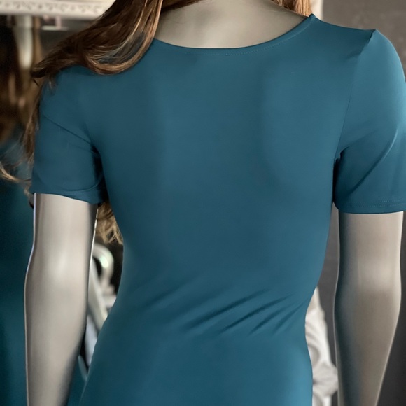 Pre-loved fitted midi dress w/ short sleeves - Picture 5 of 9